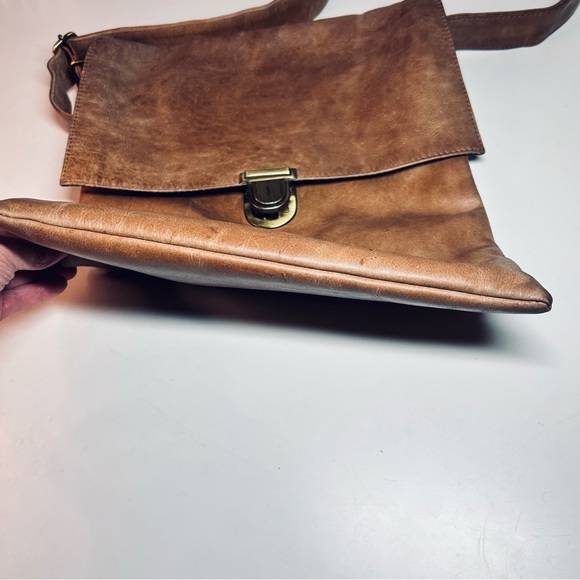 Odilynch Tan Leather Flapover Crossbody, Messenger Bag, Brass Push Lock Closure - Picture 9 of 16